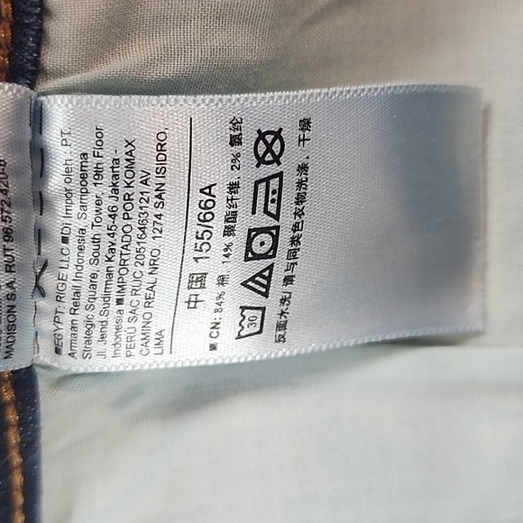 Old Navy Curvy Jean's size 4 - Picture 9 of 9